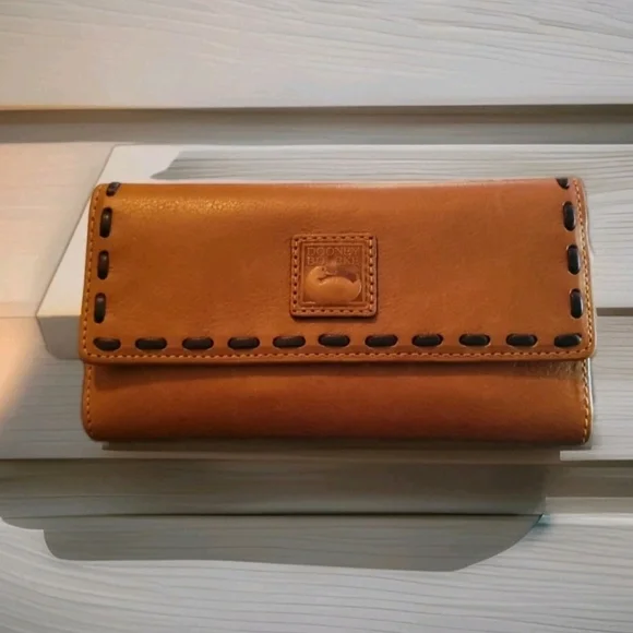 Dooney & Bourke Florentine Leather Natural Wallet NWT FINAL MARKDOWN - Picture 13 of 13